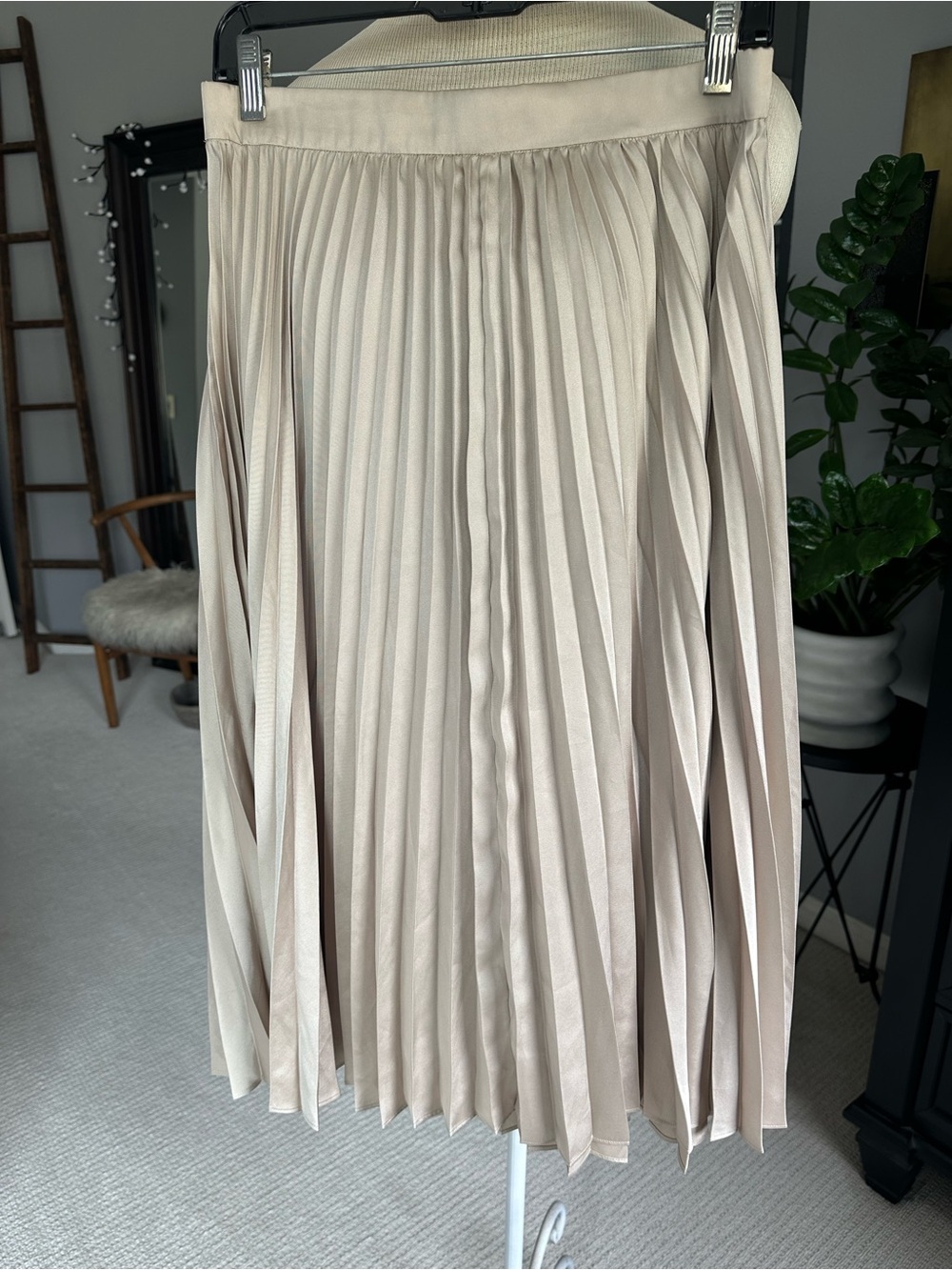 J. Crew Pleated Midi Skirt in Light Beige size medium - Picture 7 of 15